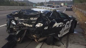 VIDEO: Policajtku takmer zrazilo vlastné služobné auto