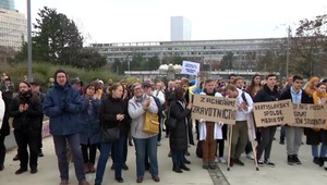 Vláda a lekárski odborári sa opäť nedohodli, rokovať budú v utorok