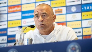 Slovákom stačí na postup bod, Calzona: Nemôžeme kalkulovať