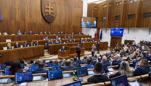 NR SR: Poslanci schválili "Rážov zákon o letectve", novým šéfom volebnej komisie je Eduard Burda