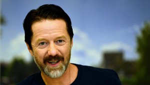 Záplava ružovej a sexi čipkovaná bielizeň: Pohľad na Jiřího Langmajera v úlohe ženy vás rozseká!