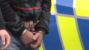 Rodinná dráma v Púchove: Synovia spacifikovali otca po tom, ako napadol ich matku