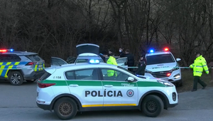 Muž sa na parkovisku vyzliekol do naha a dobodal sa. Na mieste vykrvácal