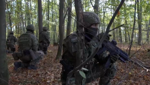 Na východnej hranici zadržali skupinu nelegálnych migrantov, vyhostiť ich ale nemôžeme