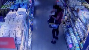 Kuriózna naháňačka v Čadci: Neuveríte, ako policajt dolapil zlodejku, ktorá vykradla drogériu