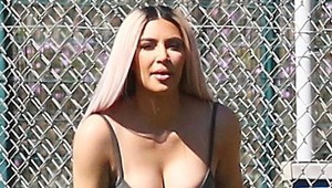 Najhorší outfit Kim Kardashian: Naozaj si myslela, že v tomto bude vyzerať dobre?