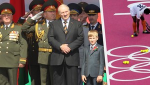 Diktátor Lukašenko si hry pozrie v televízore, Briti ho nechcú