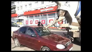 Sladká pomsta manžela. Ona ho podviedla, on jej naplnil auto cementom