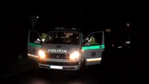 V uliciach Trnavy ohrozoval ľudí muž so zbraňou. Nereagoval ani na varovný výstrel polície