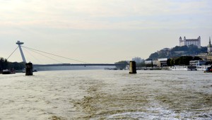 Muž skočil z mosta SNP do Dunaja, už sa nevynoril