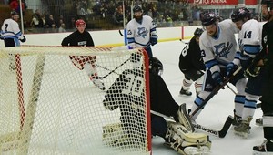 Šialenec! Náprahom vypálil na hráčsku lavicu súpera