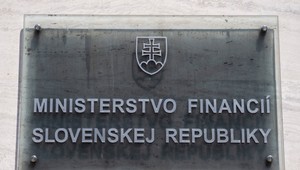 MF varuje pred podvodmi zneužívajúcimi jeho logo a falošným „štátnym programom“