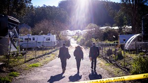 Muž strieľal v obchode aj v dome, zahynulo šesť ľudí