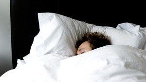 Žena nevydržala chrápanie svojho priateľa. Pokúsila sa ho zavraždiť