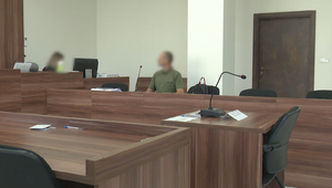 Otec týral vlastnú dcérku. Nemyslí si, že je vinný