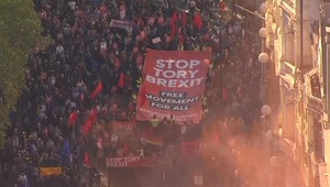 Státisíce ľudí demonštrovali v Londýne. Chcú referendum o dohode o odchode z EÚ