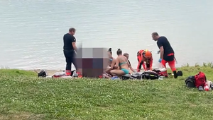 Kúpanie sa skončilo tragicky: Mladý muž skolaboval vo vode