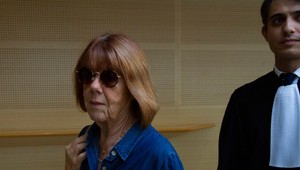 Pelicota, ktorý nechával znásilňovať svoju manželku, odsúdil francúzsky súd na 20 rokov