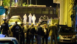 V centre Atén vybuchla bomba, varovanie prišlo 30 minút pred explóziou