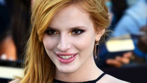 Bella Thorne sa blysla poriadnou dekoltážou