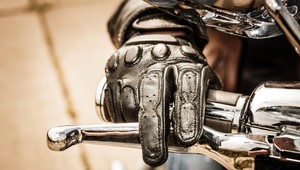 Motorkár havaroval, jazdil bez EČV, zato s promile