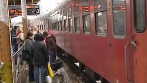 Vlaková doprava sa vyrovnáva s náporom cestujúcich