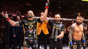 Video: Attila Végh knokautoval Karlosa Vémolu!