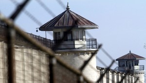 Muž (71) chcel upáliť 53 susedov, dostal 330 rokov