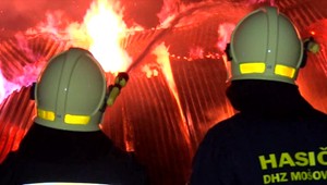 Rozsiahly požiar hasilo takmer 40 hasičov