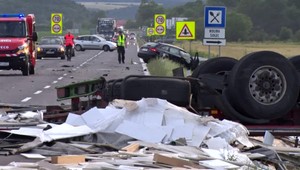 Pri Prievidzi vyhasol život nevinného vodiča kamiónu. Muž, ktorý šoféroval auto, vyšiel po vlastných