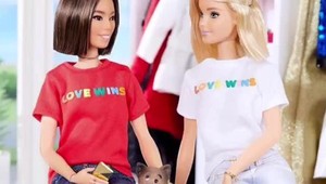 Bábika Barbie opäť vymenila šaty. Neuhádnete, do čoho ju navliekli tentokrát!