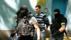 Mello sa skrýva, obeť mal streliť do hlavy