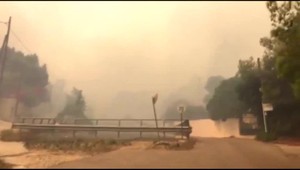 Situácia v Grécku je vážna. Požiare usmrtili minimálne 60 ľudí