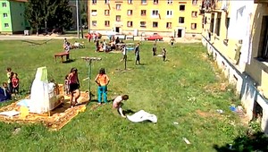 Obyvatelia bytovky Titanic už týždeň nocujú na ulici