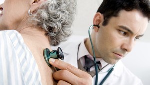 Pacientov nemá kto vyšetriť, lekári dovolenkujú