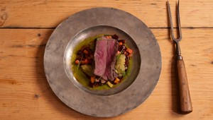 Srnčí chrbát s petržlenovými šnitkami