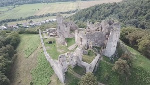 Raši sľubuje milióny na pamiatky. Opozícia kritizuje zanedbané granty