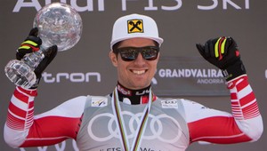 Marcel Hirscher si pri tréningu zranil koleno a predčasne ukončil sezónu