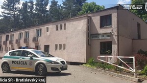 Mladík si z karantény odbehol po alkohol. Stupavskí policajti ho vrátili naspäť aj s mastnou pokutou