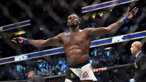 Nepoučiteľný šampión UFC porušil karanténu, navyše mal strieľať