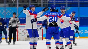 Slafkovský hviezdil, no hokejisti podľahli Fínom 2:6