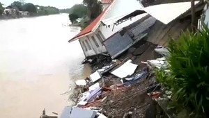 Záplavy a následné zosuvy pôdy si vyžiadali 22 životov