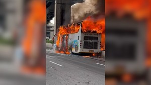 VIDEO: Školský autobus pohltili plamene. Požiar si vyžiadal minimálne 23 obetí