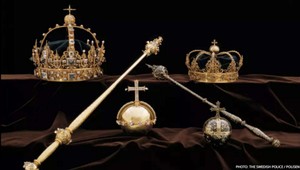 Zlodeji ukradli kráľovské koruny aj klenoty. Z katedrály utiekli na motorovom člne