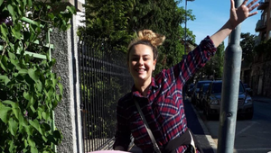 Kavaschová je doma z pôrodnice a už aj sa vybrala s bábom na prechádzku! TAKÝTO parádny kočík má!