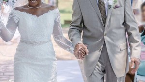 Zvedavé pohľady a kritiku ľudí si už nevšímajú: Takýto manželský pár ste ešte nevideli!