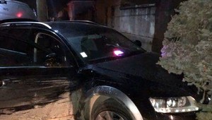 Údajný šéf bankomatovej mafie útočil na policajtov ukradnutým autom