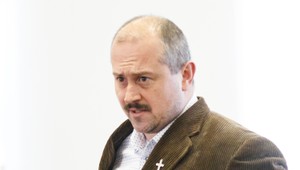 Čo s poslancami, ktorí nedodržiavajú opatrenia? Kotleba je ako hrdina na detskom ihrisku, ostro kritizoval Juraj Krúpa