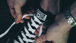 Zaviažte si šnúrky od topánok ako skutočný umelec