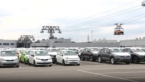 Priemysel v útlme, klesá aj zahraničný obchod. Kým Európska únia sa rozhýbala, slovenská vláda nie